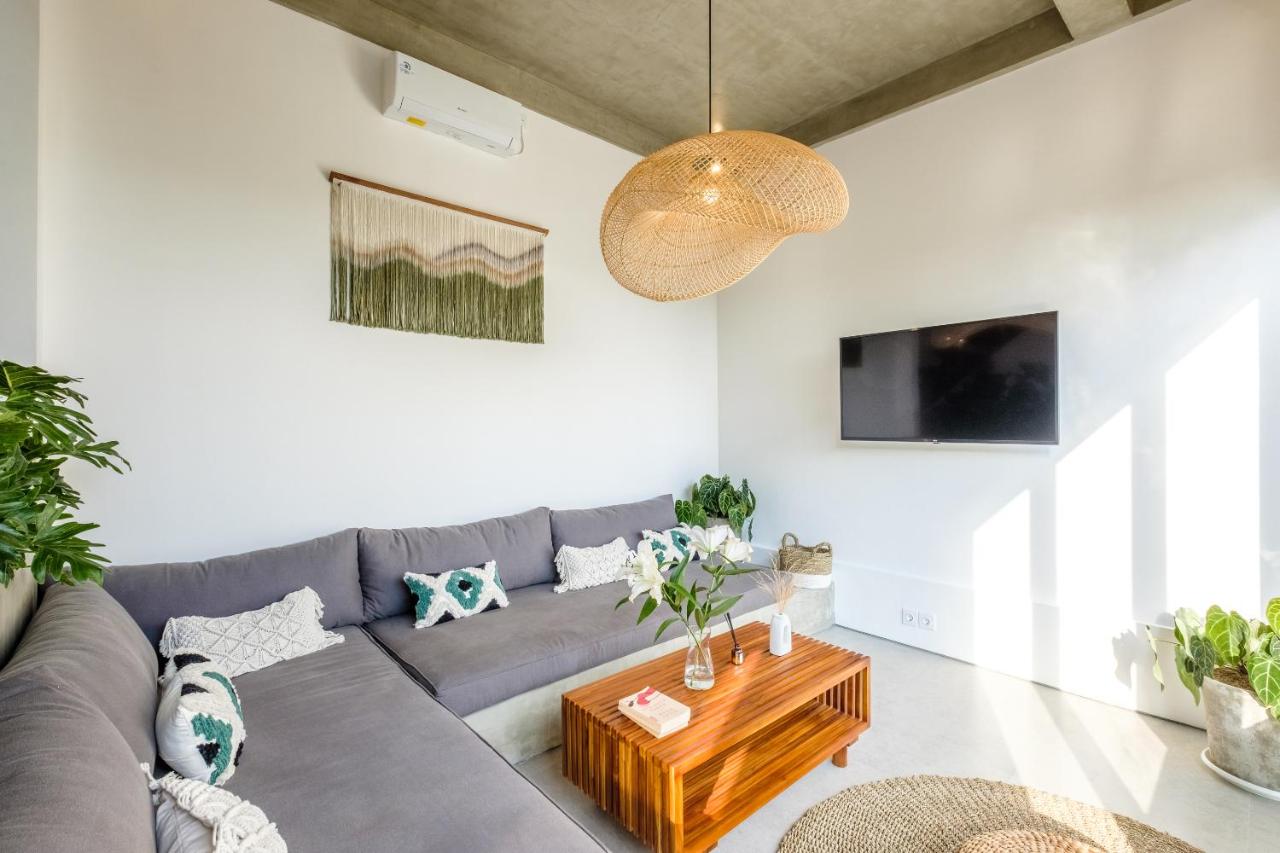 407585506