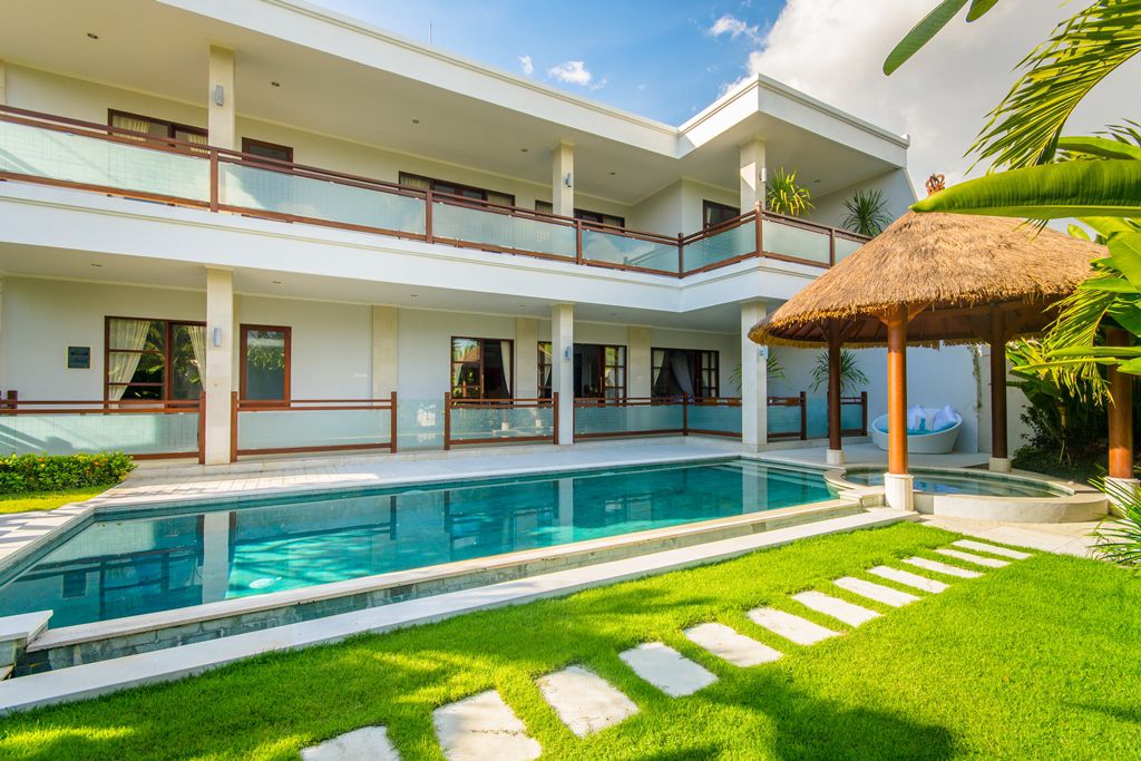 Golden-Palm-Villa-Canggu-Swimming-Pool-Garden-day-1