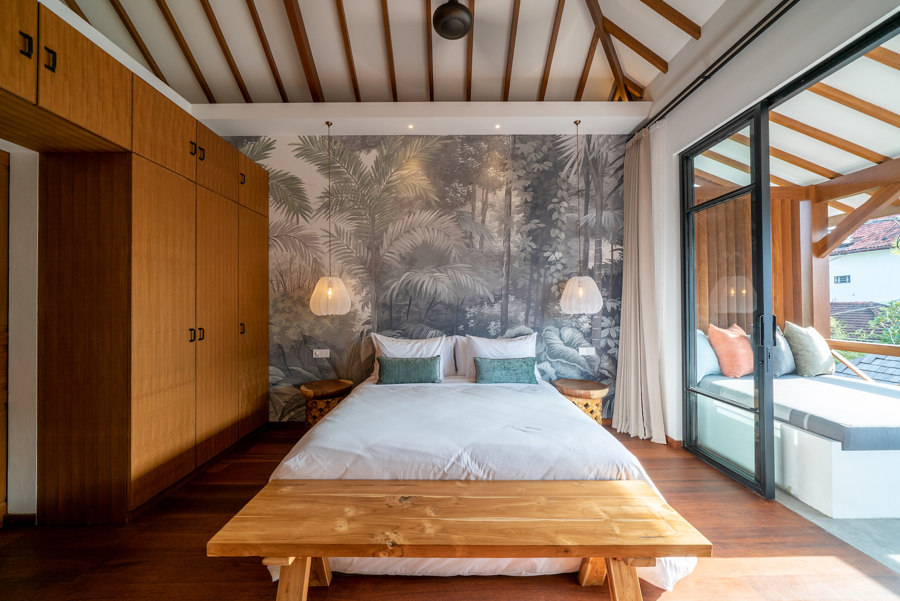 Upper-Level-Guest