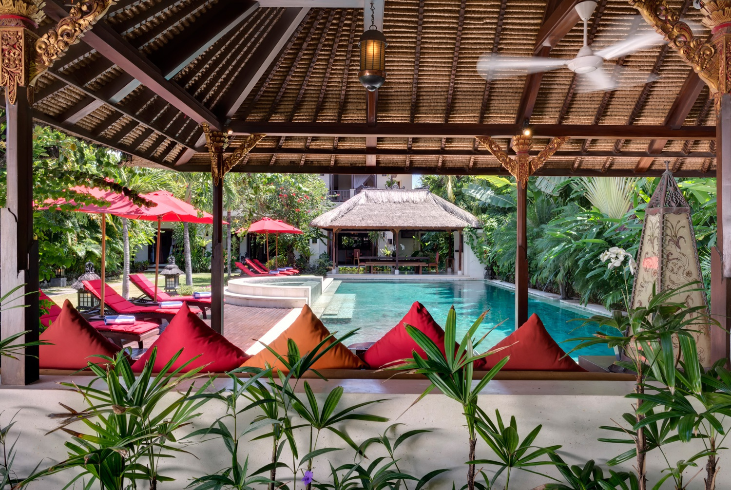 Villa-Kalimaya-I-Behind-the-pool-bale